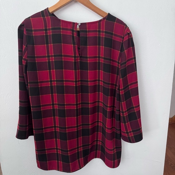 Ann Taylor red plaid blouse with button detail on sleeve Size Large - Picture 6 of 6